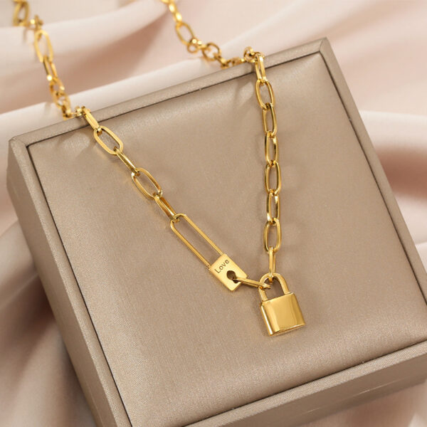 Wholesale Street Retro Hip-Hop Paperclip Necklace Gold Cold Style Lock Pendant
