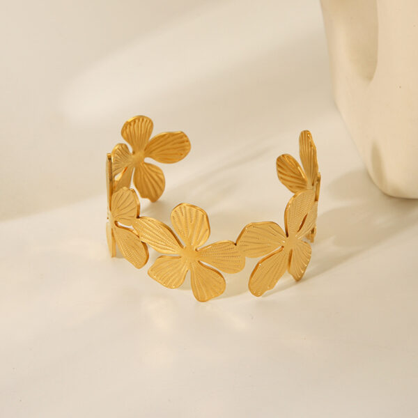 Wholesale Stainless Steel Flower 18K Gold Plated Non-fading Bracelet