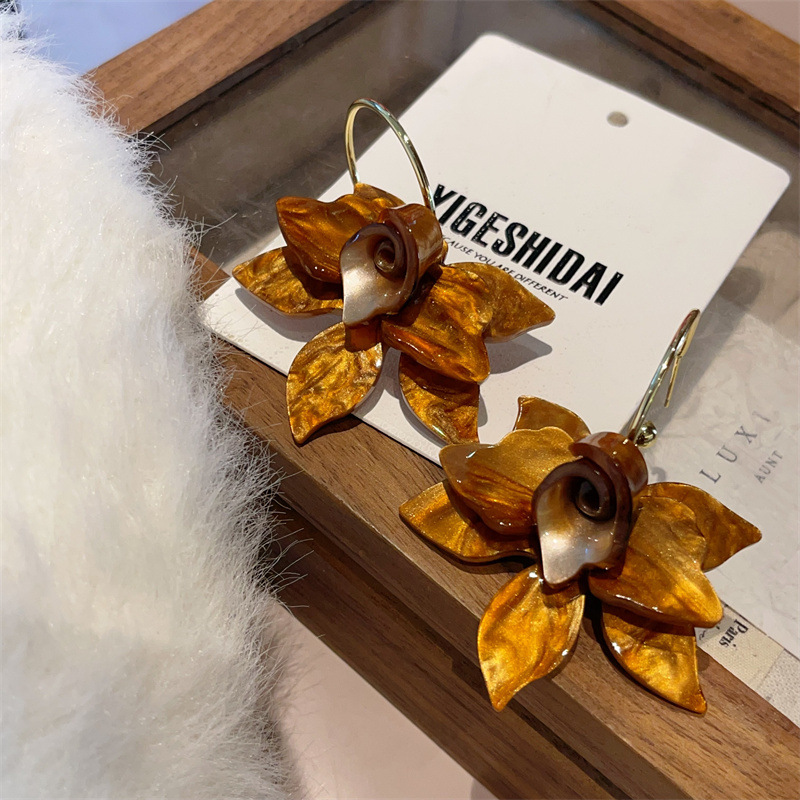 Wholesale Niche design sense Gardenia white coee French retro flower earrings niche exaerated petal temperament ear jewelry