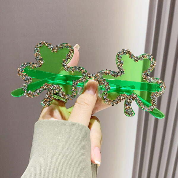 O1CN01nE03vE1CbqZiR8yzw__2212394510100-0-cib Wholesale Diamond Clover One-Piece Frameless Colorful Candy Colored Glasses