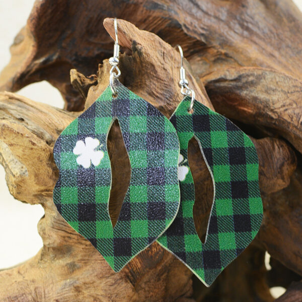 O1CN01nKR6k42HKyArrP9CD_3294559133-0-cib Wholesale St. Patrick's Day Lips Leopard Plaid Clover Earrings