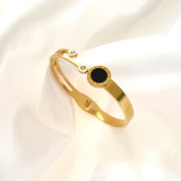 O1CN01nXzO9B2H7E8slCQ2w_2211525629103-0-cib Wholesale Disc Geometric Hollow Diamond Bracelet Stainless Steel 18K Gold Plated Bracelet