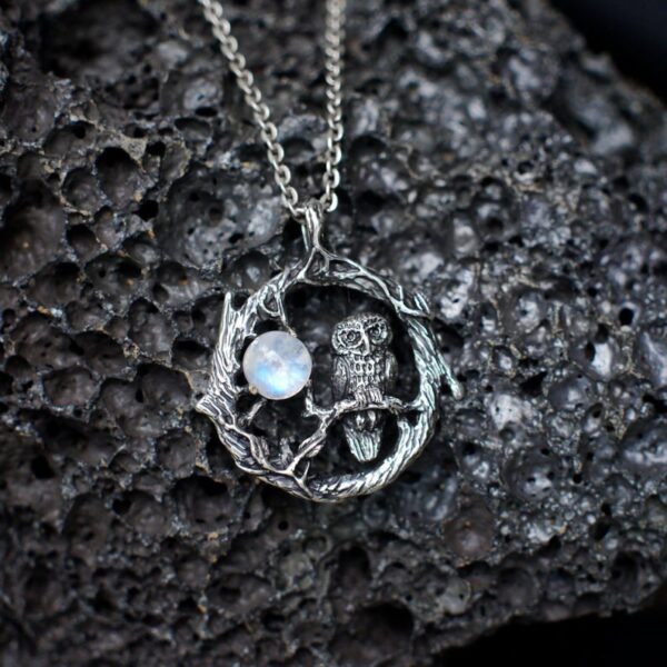 O1CN01nrjVDh1qyMP3CF1g2_2206372095564-0-cib Wholesale Gothic Moonlight Stone Alloy Pendant Necklaces