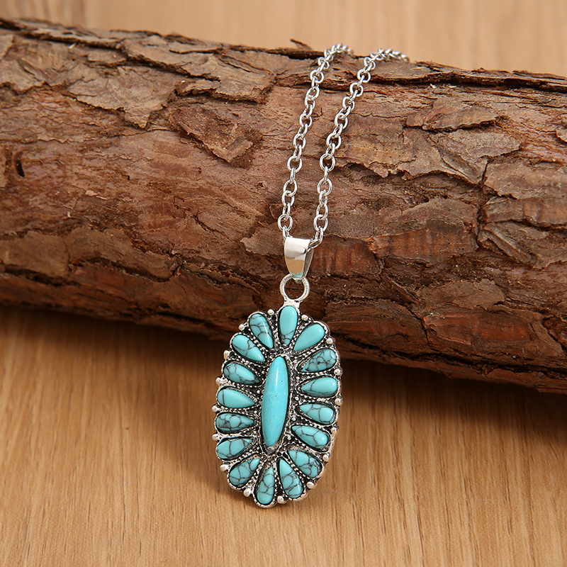 Wholesale Cross-Border European and American Western Ethnic Style Inlaid Turquoise Pendant Necklace Retro Exaerated Turquoise Short Necklace