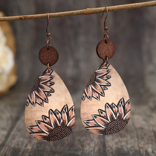 O1CN01oE53931qyMb9RLyVv_2206372095564-0-cib-2 Wholesale Western Style Sunflower Vintage Wood Chip Carved Water Drop Earrings