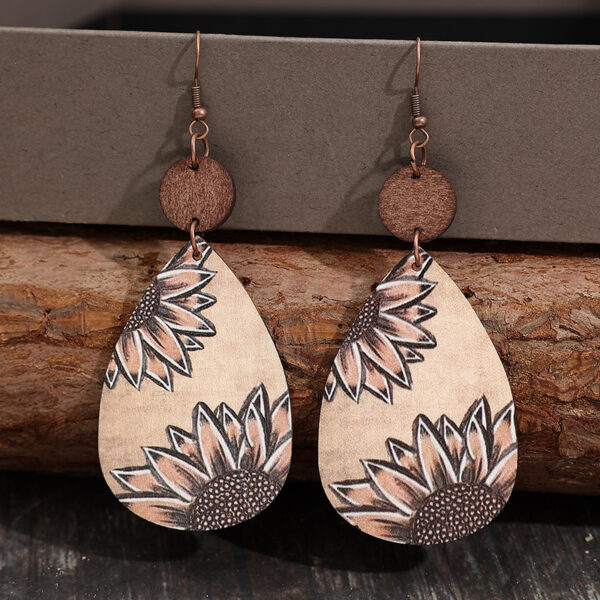 O1CN01oGjuHU1qyMbCeav1G_2206372095564-0-cib-1 Wholesale Western Style Sunflower Vintage Wood Chip Carved Water Drop Earrings