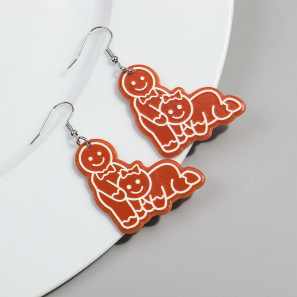 O1CN01oJFWjR27Scce8FvRK_3843297796-0-cib Wholesale Christmas Funny Round Cookie Man Acrylic Earrings