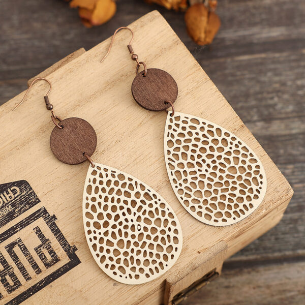 O1CN01oRB2NY1qyMbUqkGs5_2206372095564-0-cib Wholesale Vintage Hollow Spider Web Spliced Wood Chip Leather Earrings