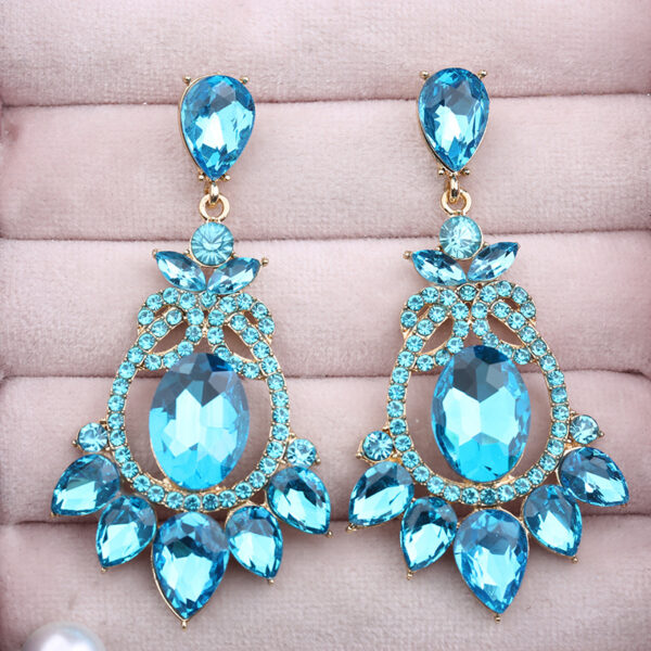 Wholesale Vintage Luxury Crystal Cutout Zinc Alloy Earrings