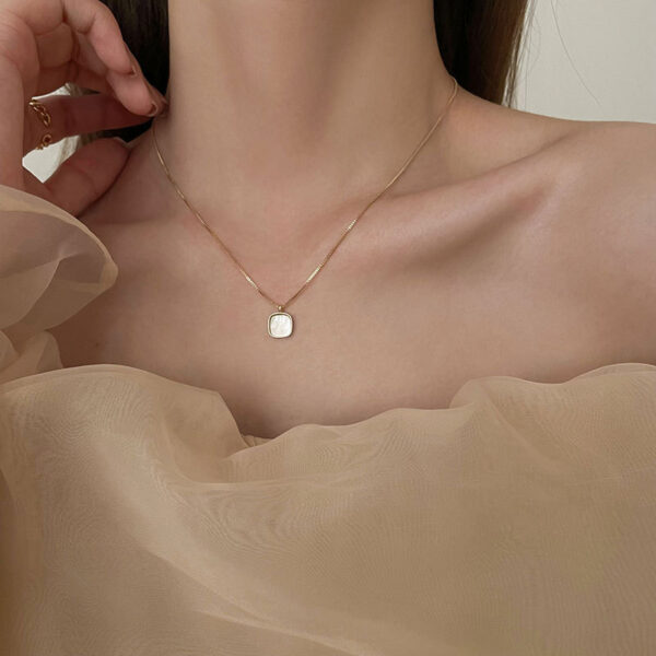 O1CN01oVKnyk2MNK5PnRTqo_2208443039815-0-cib Wholesale square shell necklace clavicle chain silver plated necklace