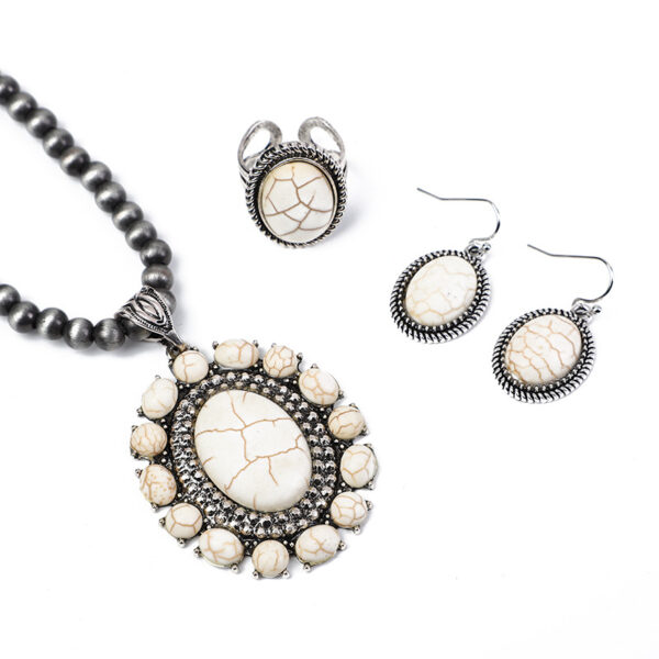 Wholesale Round Flower Turquoise Pendant Necklaces