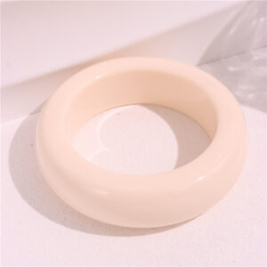 Off-white inner diameter is about 6.6cm