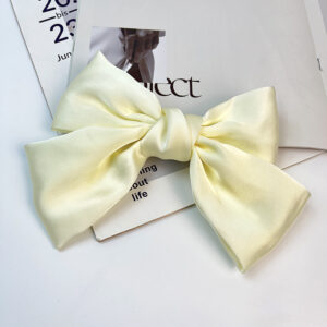 Creamy-white Internet celebrity bow