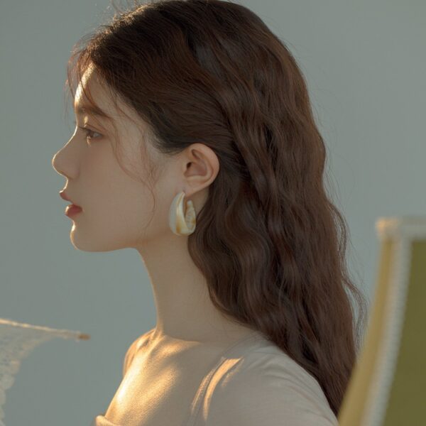 Wholesale Vintage Resin Exaggerated C Shape Earrings