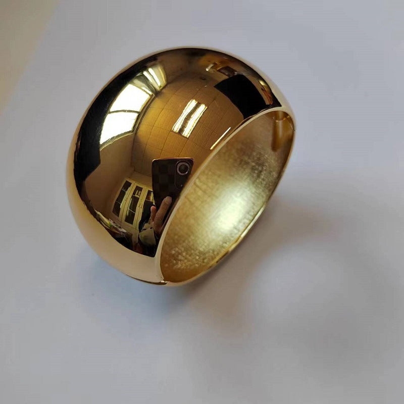 Wholesale Alloy Electroplating Exaerated Large Smooth Bracelet