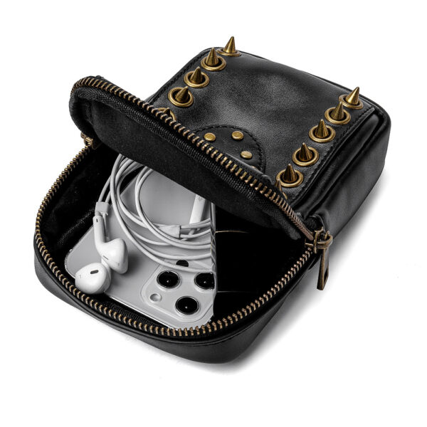 Wholesale PU Skull Head Rivet Mobile Phone Bags