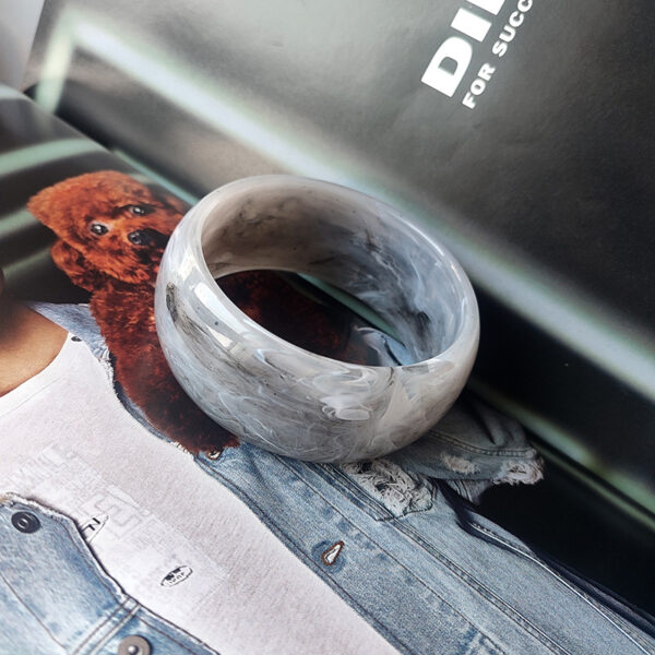 Wholesale Vintage Stone Pattern Acrylic Bracelet