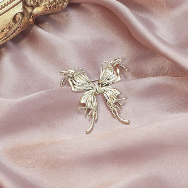 O1CN01po2q1c1Xx0fHPeKo1_2208407172989-0-cib Wholesale Butterfly Brooch