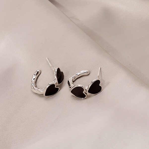 Wholesale Silver Needle Black Vintage Love Earrings