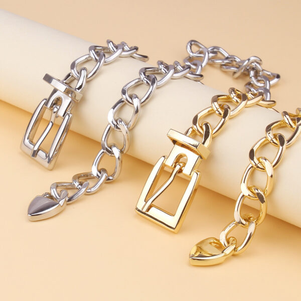 Wholesale Thick Chain Buckle Clavicle Necklace