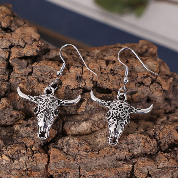 O1CN01qEJpfb1qyMWbV7yyE_2206372095564-0-cib Wholesale Western Bullhead Alloy Earrings