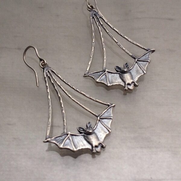 O1CN01qEsitQ1TI0iaN7GqH_2206709272358-0-cib Wholesale Goth Theme Vintage Temperament Fashion Bat Alloy Earrings