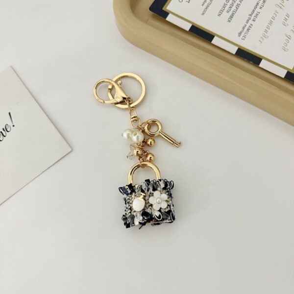 Wholesale New Metal Chain Micro-inlaid Zirconium Key Chain