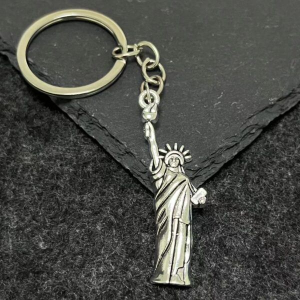O1CN01qeFjEk1XwYI0J67xQ_2212961112988-0-cib Wholesale Statue of Liberty Independence Day Commemorative Keychain