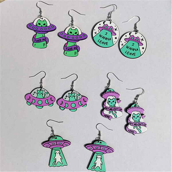 O1CN01rgHLob27ScW7IngUs_3843297796-0-cib Wholesale Space Cat Alien Acrylic Earrings
