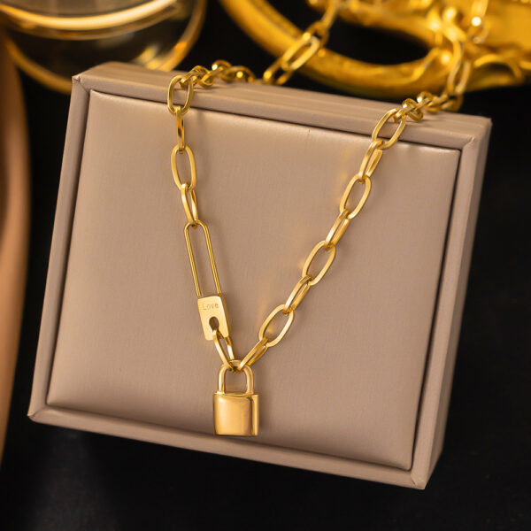 Wholesale Street Retro Hip-Hop Paperclip Necklace Gold Cold Style Lock Pendant