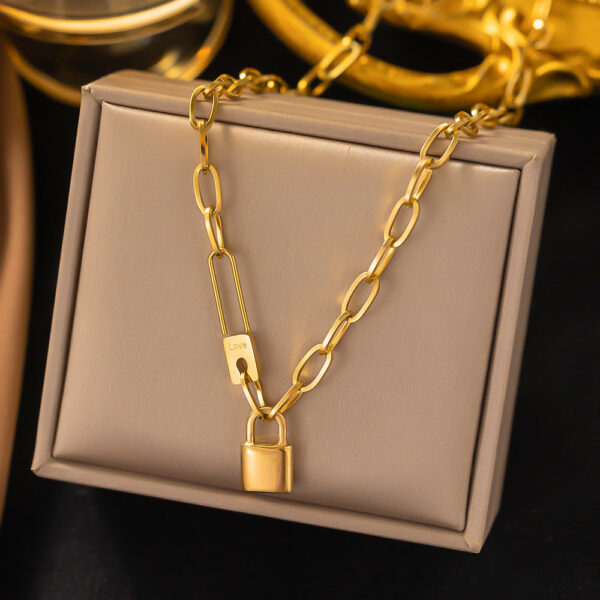 Wholesale Street Retro Hip-Hop Paperclip Necklace Gold Cold Style Lock Pendant