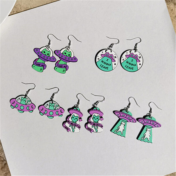 O1CN01s2CxNA27ScVwr9V3m_3843297796-0-cib Wholesale Space Cat Alien Acrylic Earrings