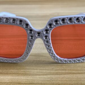 C28-porcelain white frame with big red piece