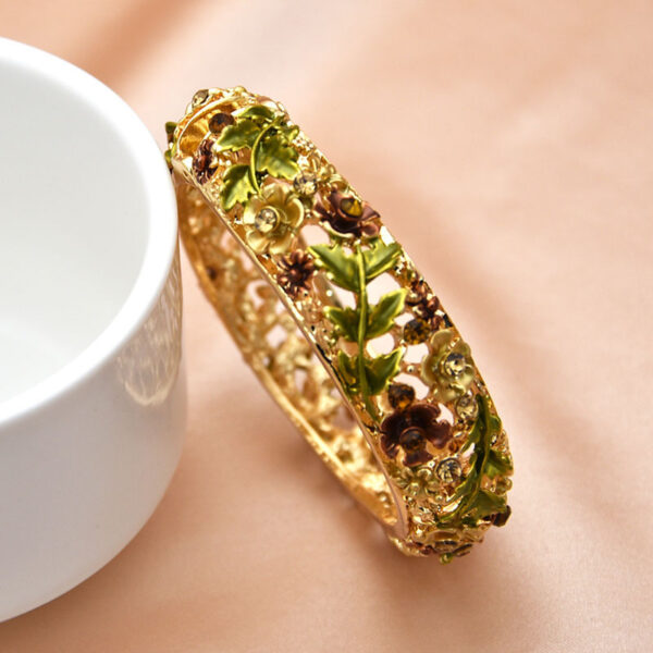 O1CN01suc8sY1X8cxHLgkqR_2819952879-0-cib Wholesale Alloy Rose Inlaid Diamond Hollow Bracelet