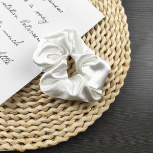 Satin large intestine hair band [white]]