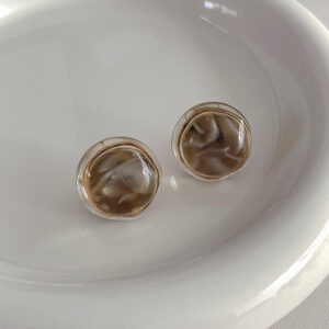 G296 gray textured ear studs