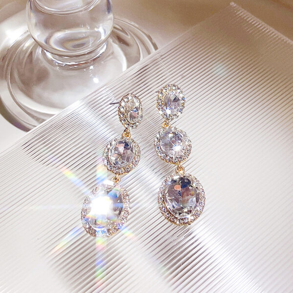 Wholesale Vintage Rhinestone Oval Exaggerated Alloy Earrings