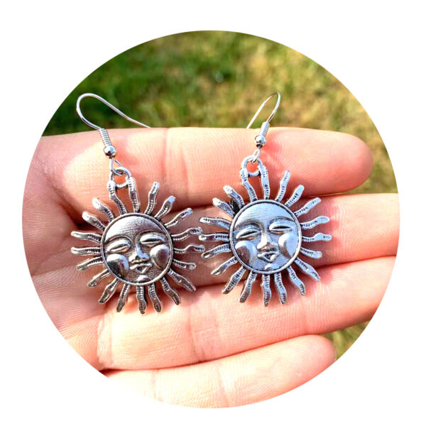 O1CN01tU7Kxk1iLPq9KHX0i_2213113774396-0-cib Wholesale Sun Smile Alloy Earrings