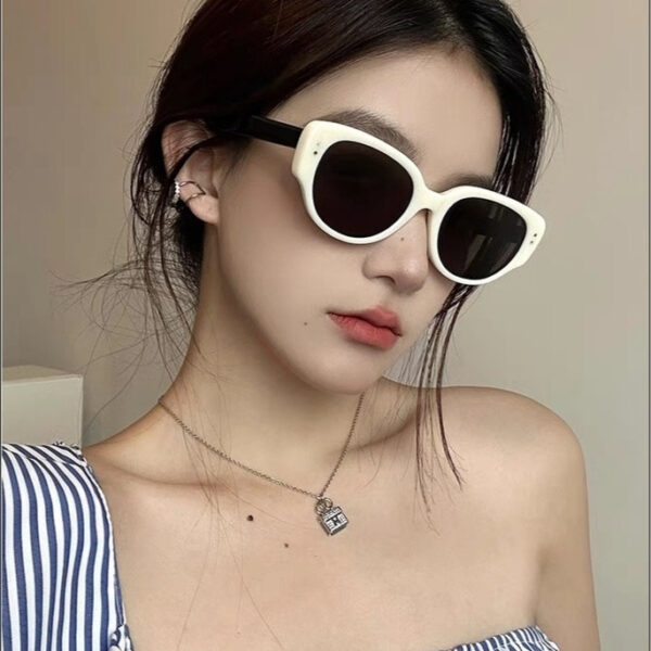 Wholesale PC Black and White Cat-eye Sunglasses