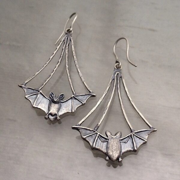 O1CN01tdRi0C1TI0iIOUtpj_2206709272358-0-cib Wholesale Goth Theme Vintage Temperament Fashion Bat Alloy Earrings