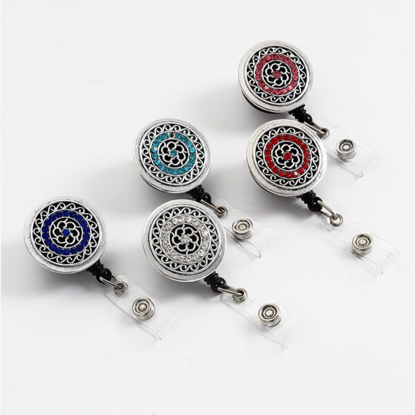 O1CN01teCQBs1Nxn3Krh5OI_2676091637-0-cib Wholesale Retro Hollow Flower Diamond Retractable Alloy Keychain