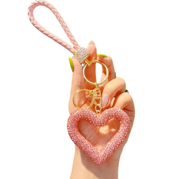O1CN01twIk4y1Bs2prDP5AK_0-0-cib Wholesale Czech Diamond Hollow Heart Keychain