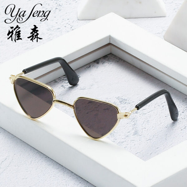 O1CN01uZMQKO1PWt15qWExw_2206902851849-0-cib Wholesale Heart Metal Puppet PC Sunglasses