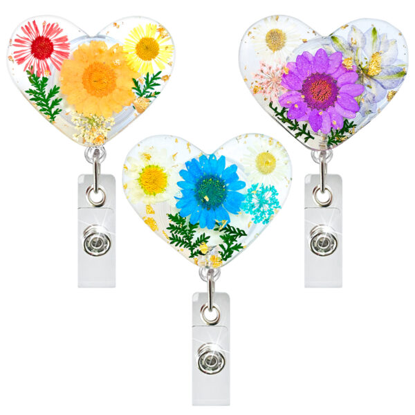 Wholesale Heart Shaped Dried Flower Resin Crocodile Clip Emblem Scroll Retractable Keychain