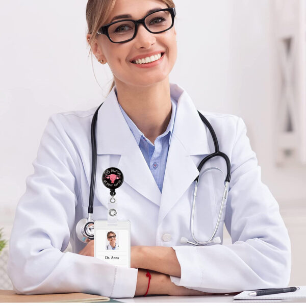 O1CN01uhQGrm1DSyOMXjsnK_971130216-0-cib Wholesale Badge Reels ABS Epoxy Patch Heart Bottle Syringe Retractable Keychain