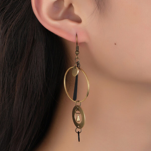 Wholesale Asymmetric Personality Geometric Retro Circle Earrings