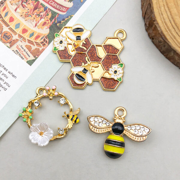 Wholesale 1 Drop Oil Alloy Yellow Simulation Cute Cartoon Bee Hive Pendant DIY Pendant