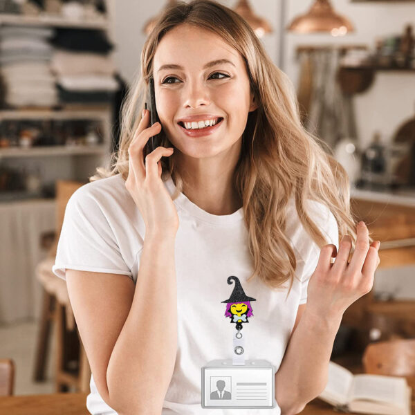 O1CN01vN66lg2EP8s0oFllM_2214963228736-0-cib Wholesale Halloween Retractable Swivel Easy Pull Felt Telescoping Keychain