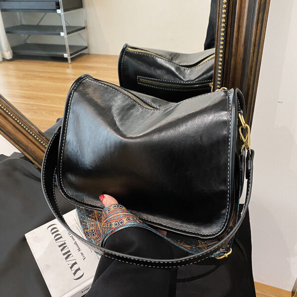 Wholesale Autumn Oil Wax Leather Large Capacity Retro Shoulder Bag