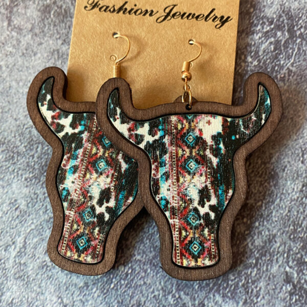 O1CN01vf2XBj1zp30iMRkYL_2215459036762-0-cib Wholesale Western Vintage Bull Head Inlaid Wooden Earrings